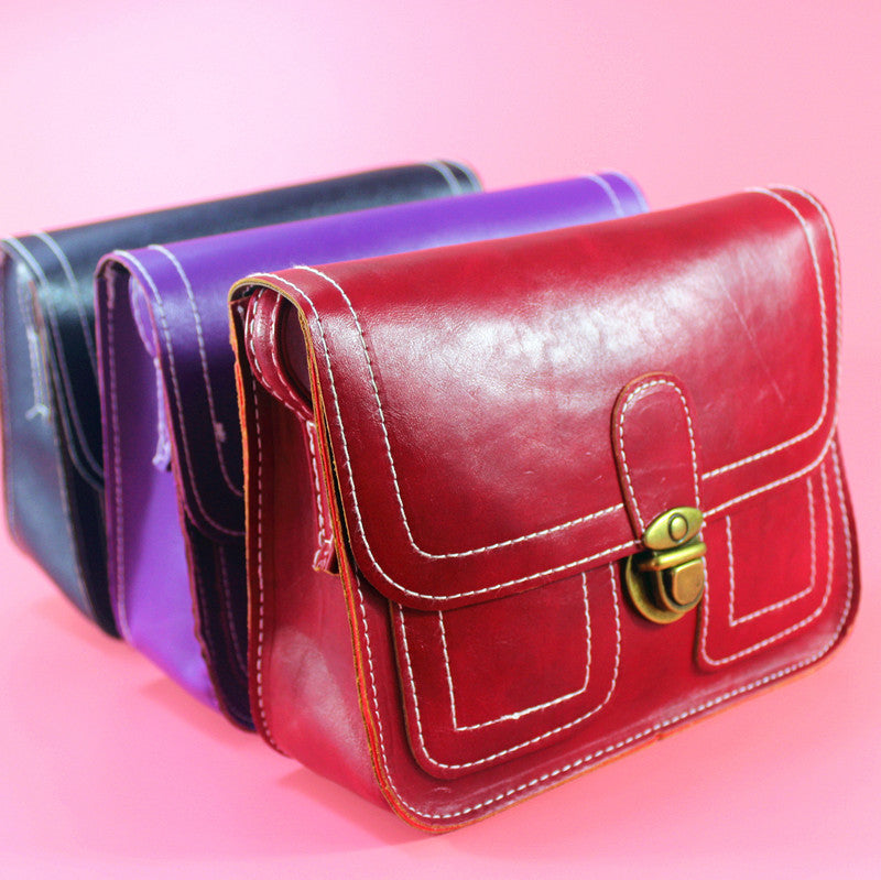 Retro Buckle Bag – Classic Style, Modern Vibe