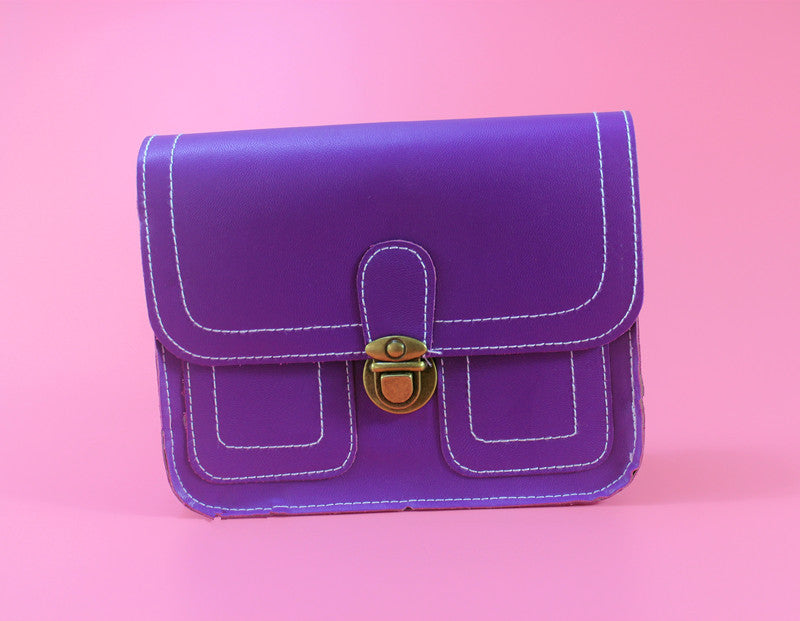 Retro Buckle Bag – Classic Style, Modern Vibe