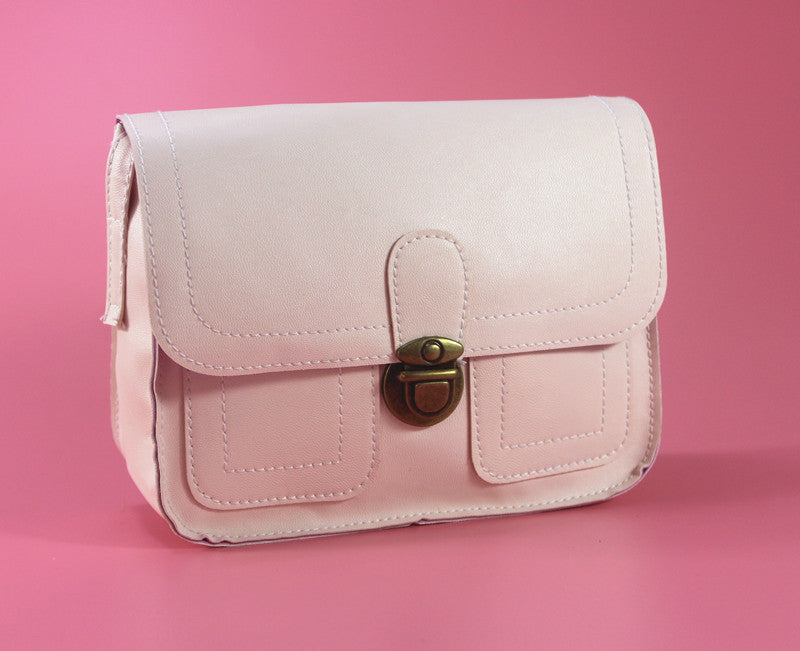 Retro Buckle Bag – Classic Style, Modern Vibe