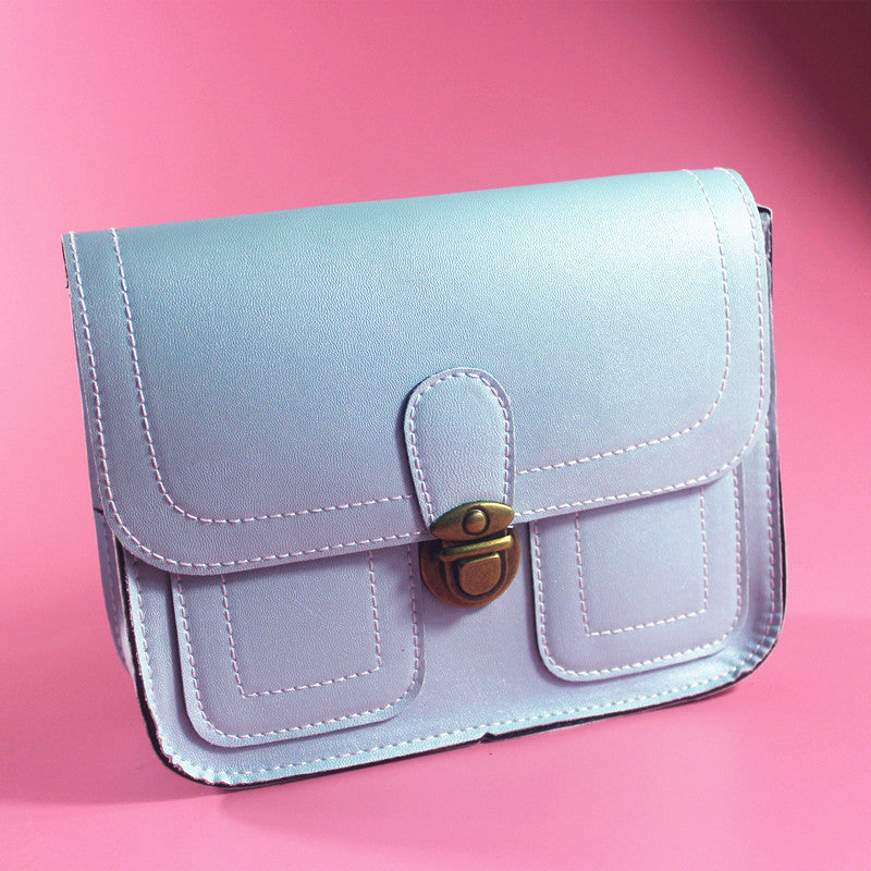 Retro Buckle Bag – Classic Style, Modern Vibe