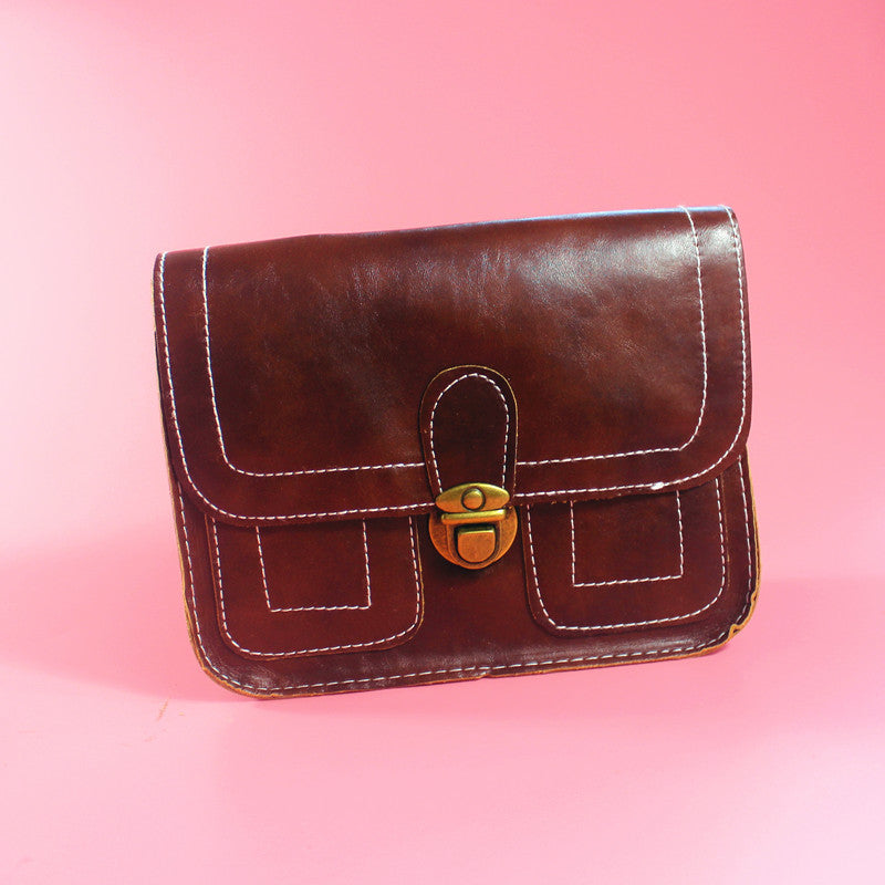 Retro Buckle Bag – Classic Style, Modern Vibe