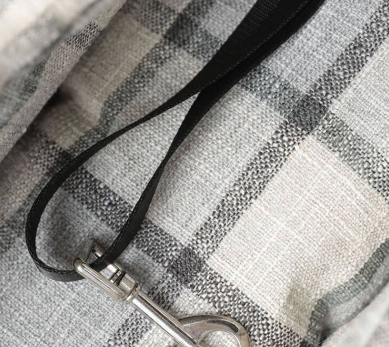 Travel Pet Seat Bag – Secure & Cozy for On-the-Go Adventures