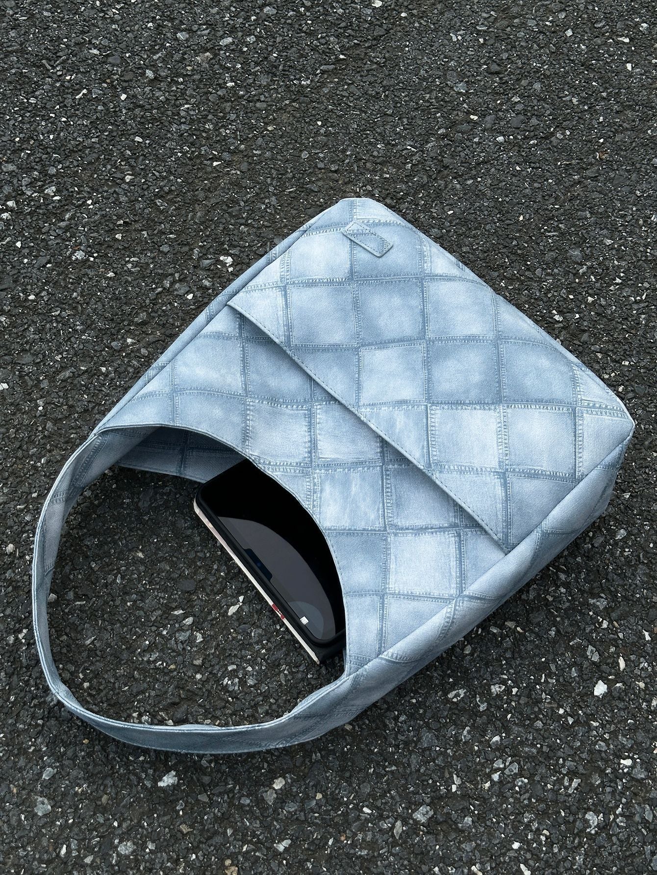 Tote Lion Ridge Design, Spacious & Stylish Bag