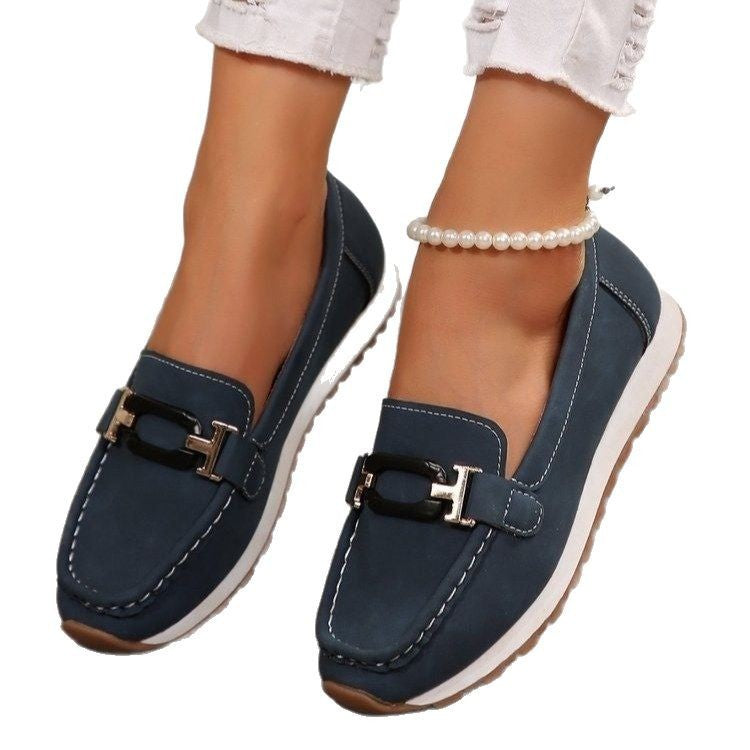 Trendy Women’s Designer Platform Chain Sneakers