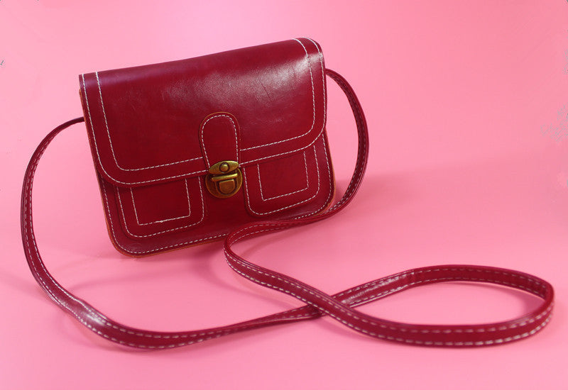 Retro Buckle Bag – Classic Style, Modern Vibe