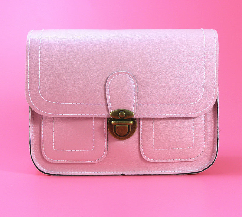 Retro Buckle Bag – Classic Style, Modern Vibe