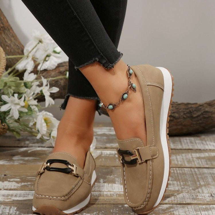 Trendy Women’s Designer Platform Chain Sneakers