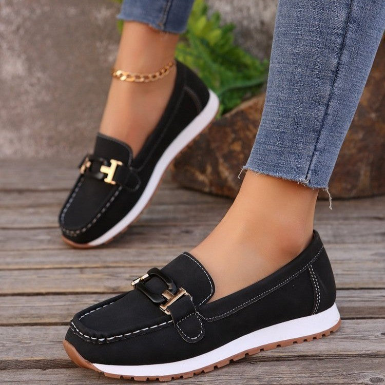 Trendy Women’s Designer Platform Chain Sneakers