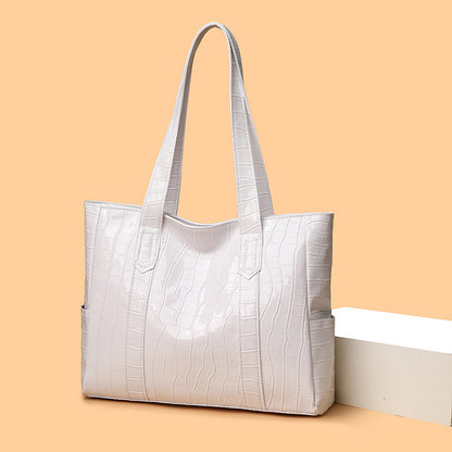 Elegant & Minimal Korean Commuter Tote Style