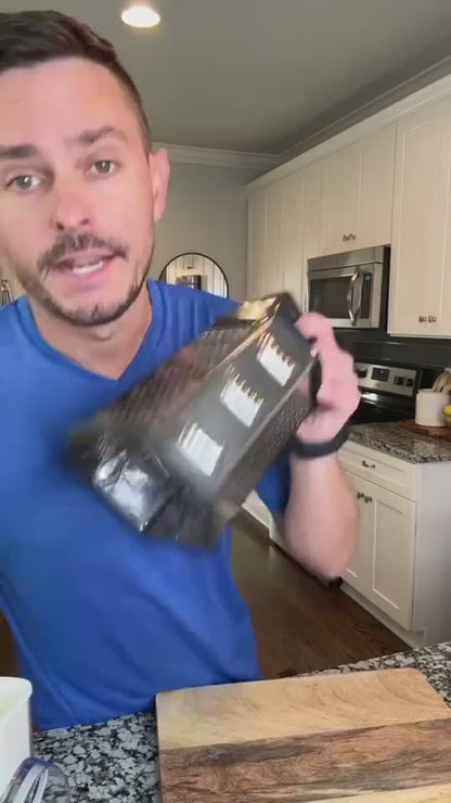 Video showcasing how the 3 in 1 vegetable slicer or cutter works.mp4